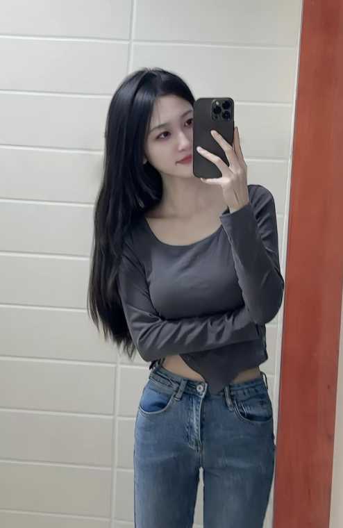 身材很哇塞的小姐姐