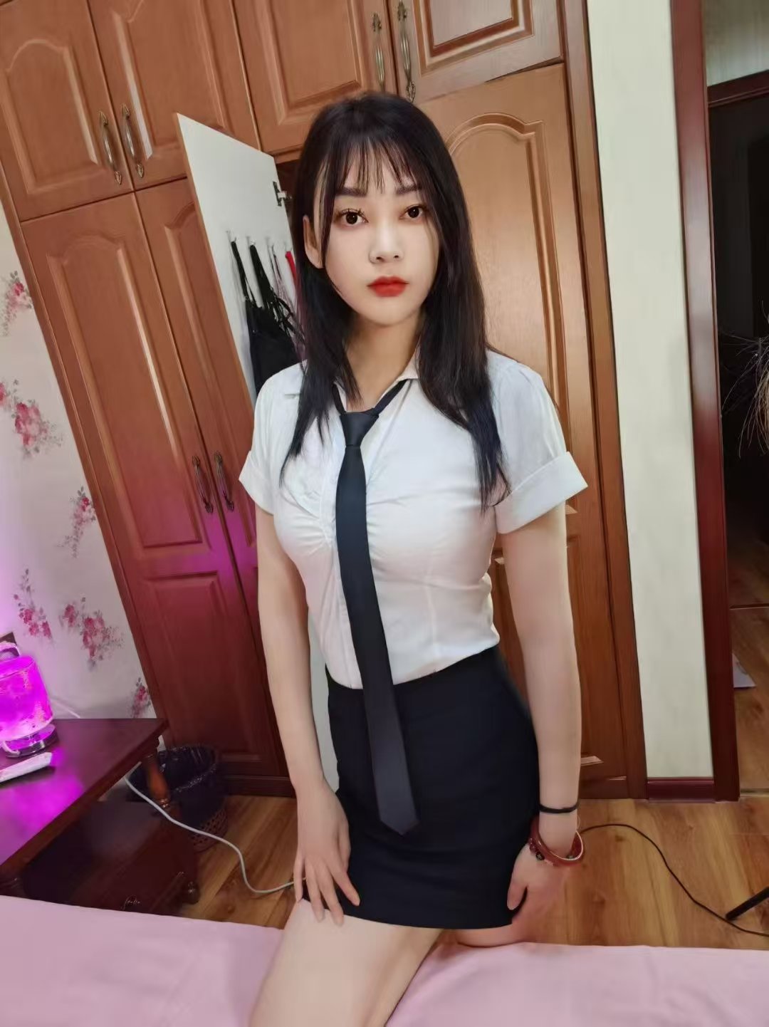 美白长腿御姐小阿霞