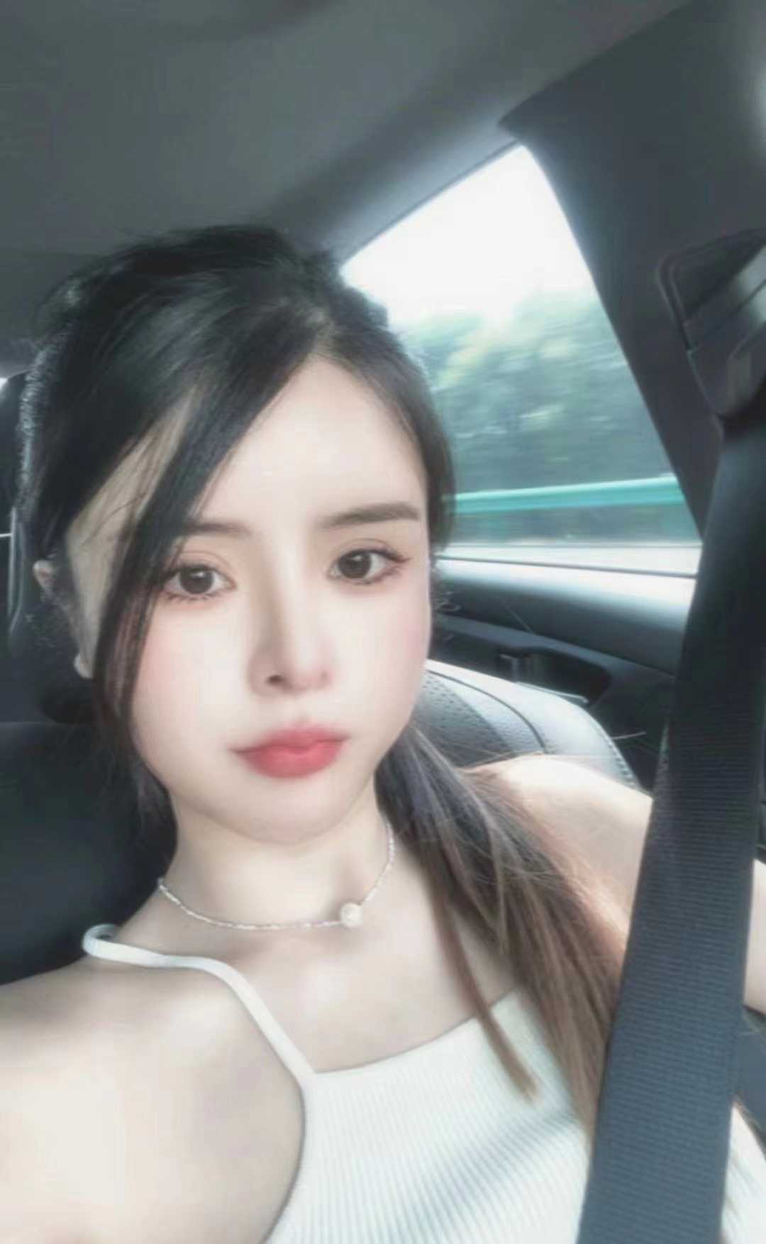 黄金广场美女颖宝