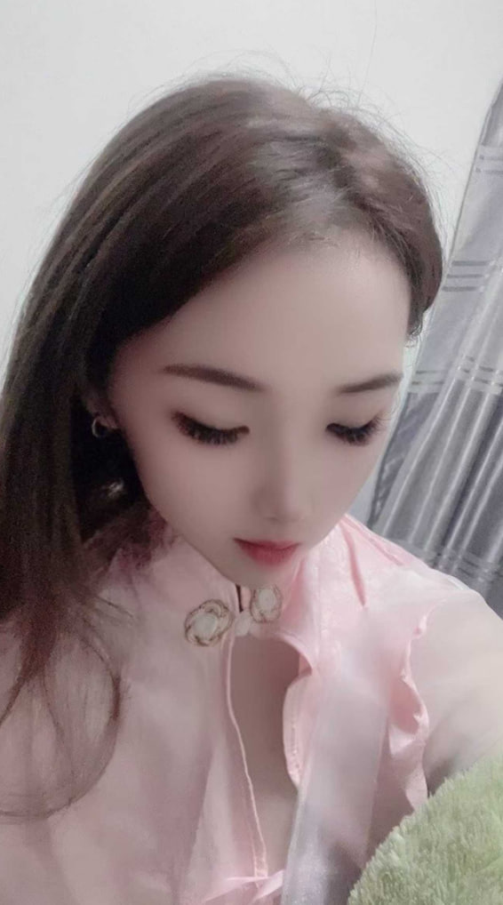 娇小可人小女孩儿