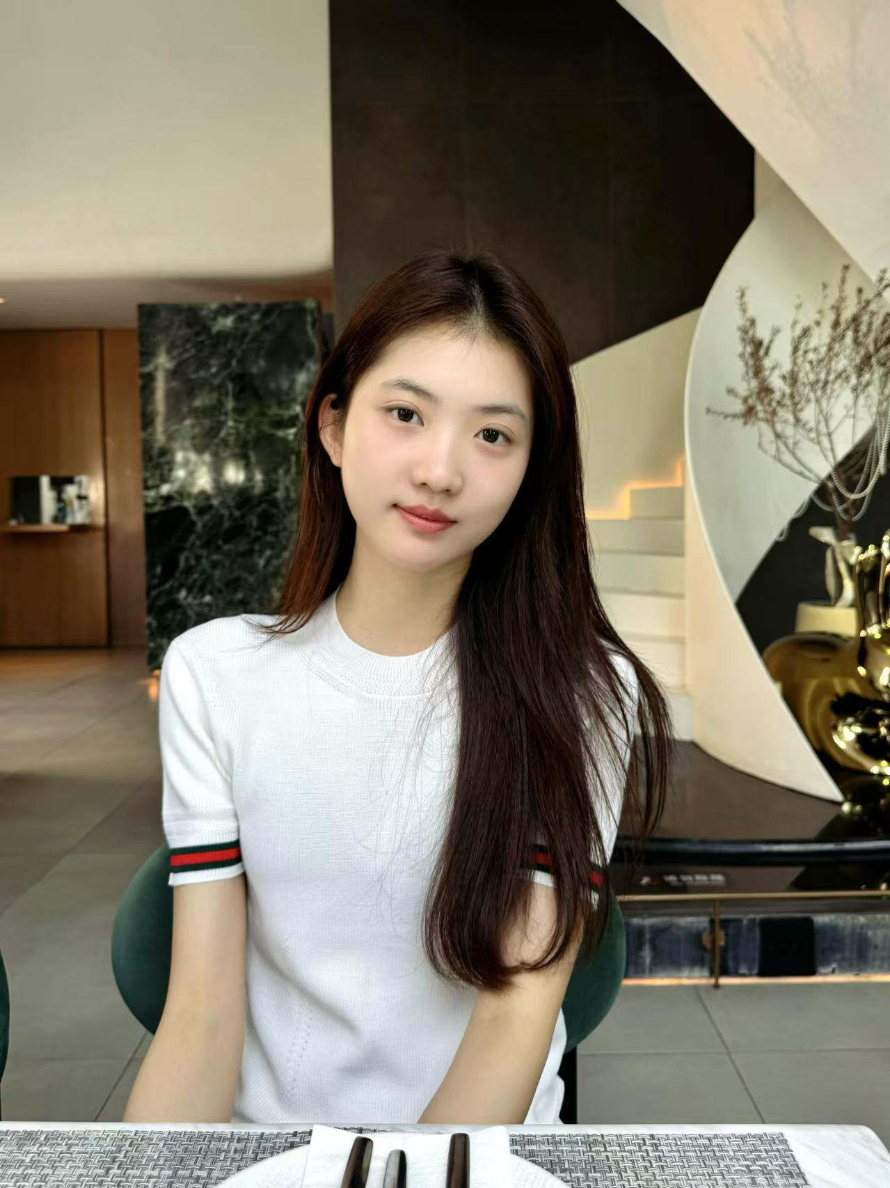 清纯兼职小甜妹乐乐