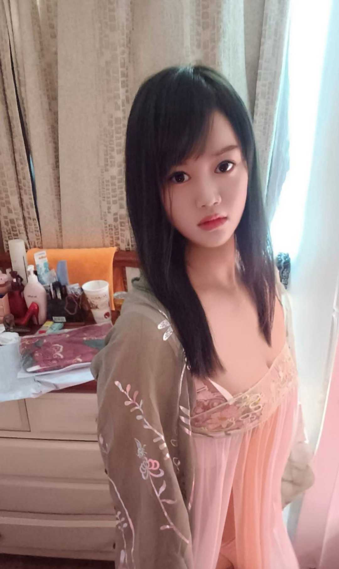 光谷热辣甜妹馨馨