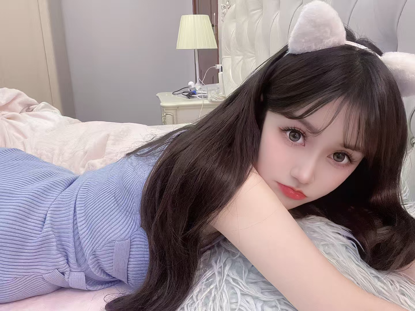 西湖00后白嫩小萌妹