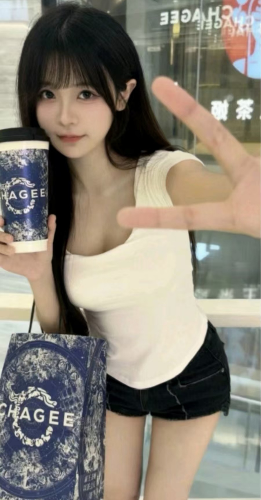 白云乖巧甜妹琳琳