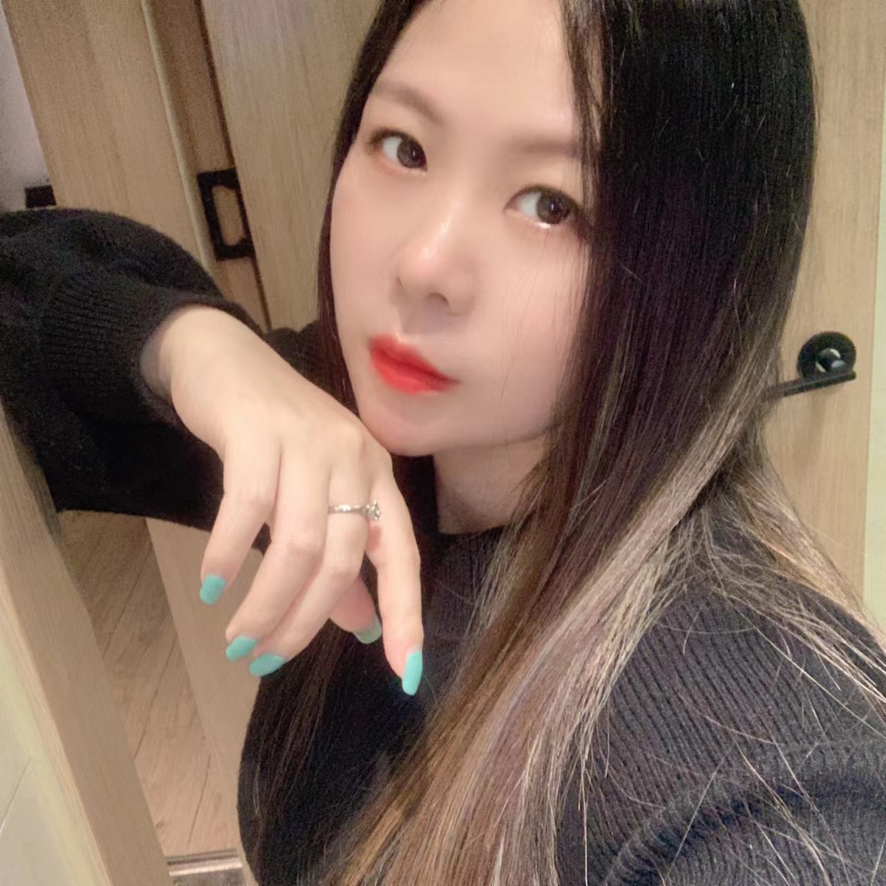 兼职大胸小姐姐姿姿