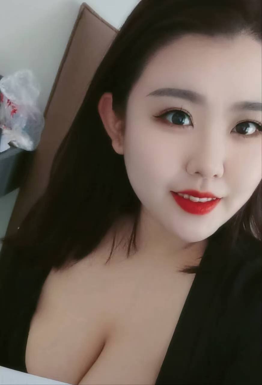 99年极品爆乳小辣妹