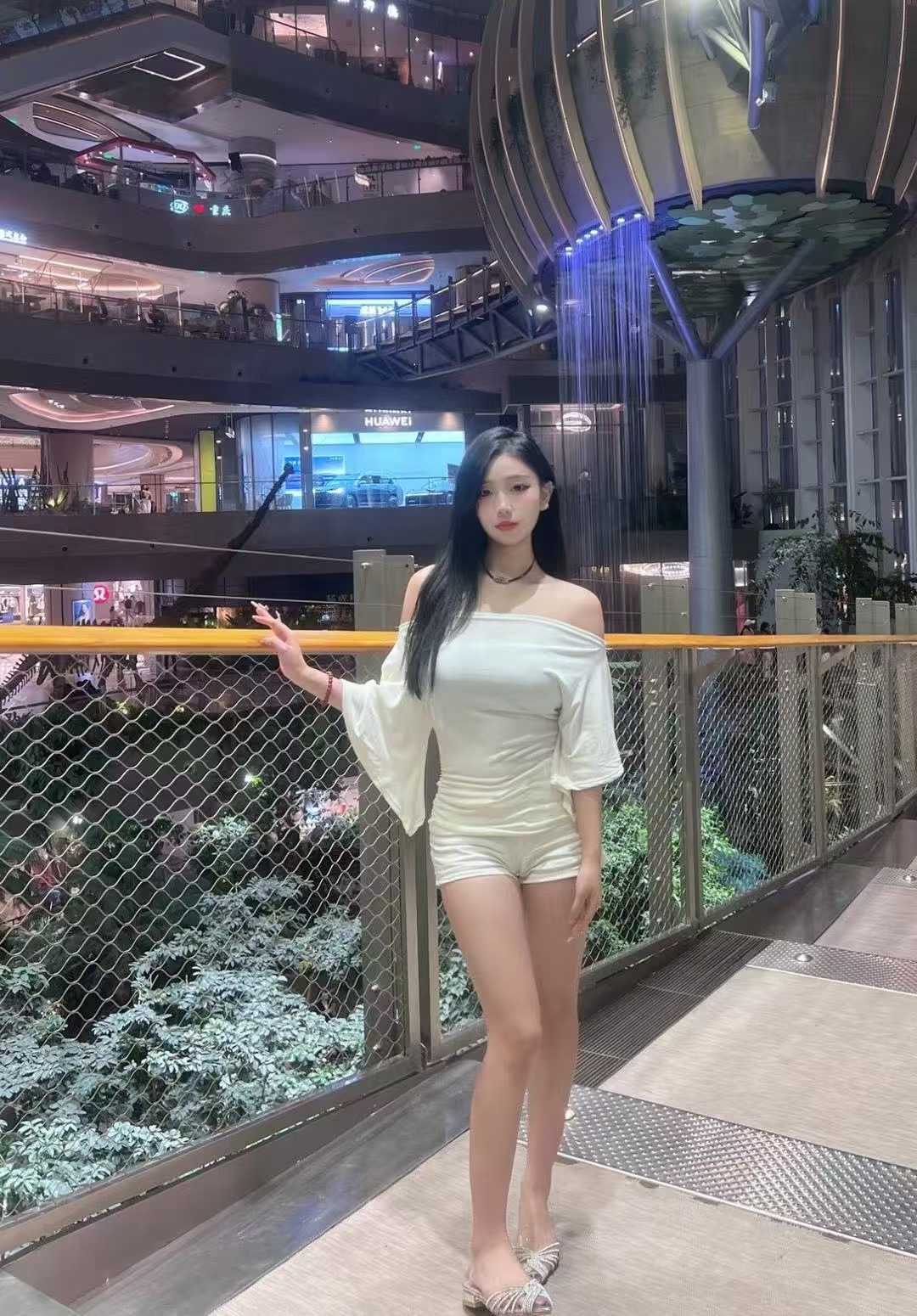 极品身材美妞依依