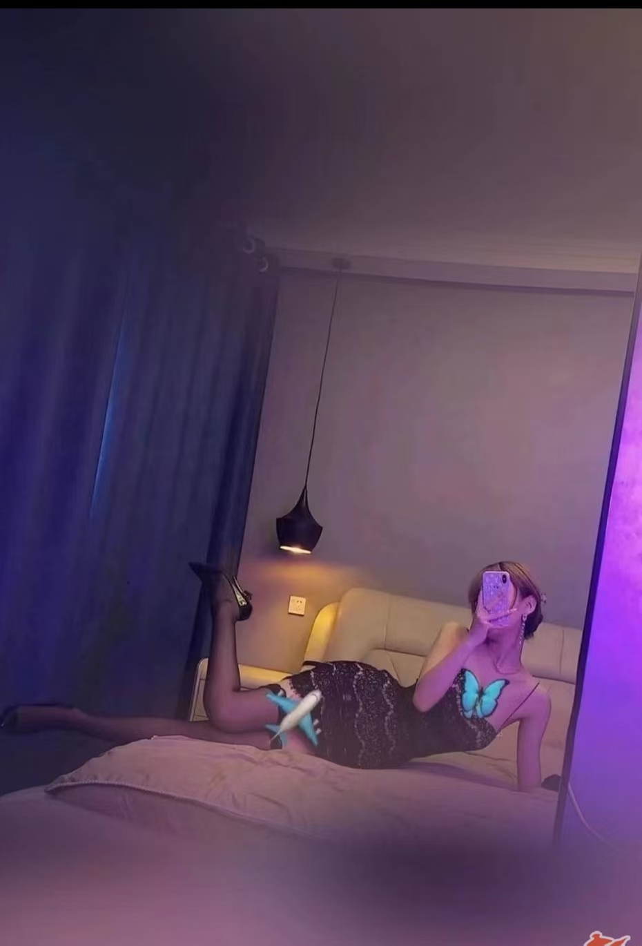 和平白嫩美妞小妮