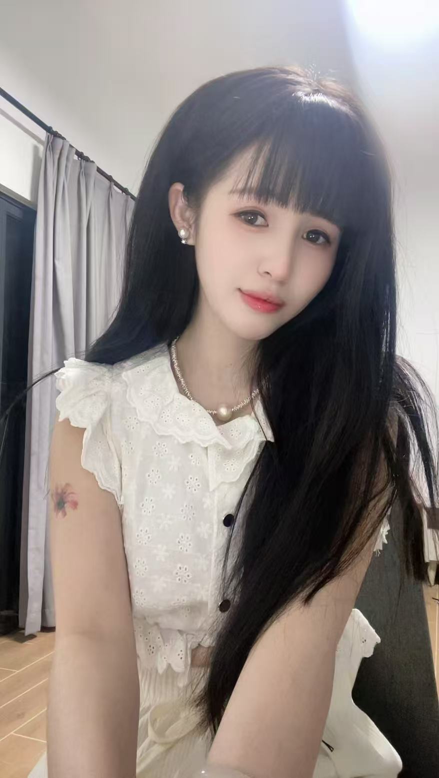 白云紧致辣妹叮当