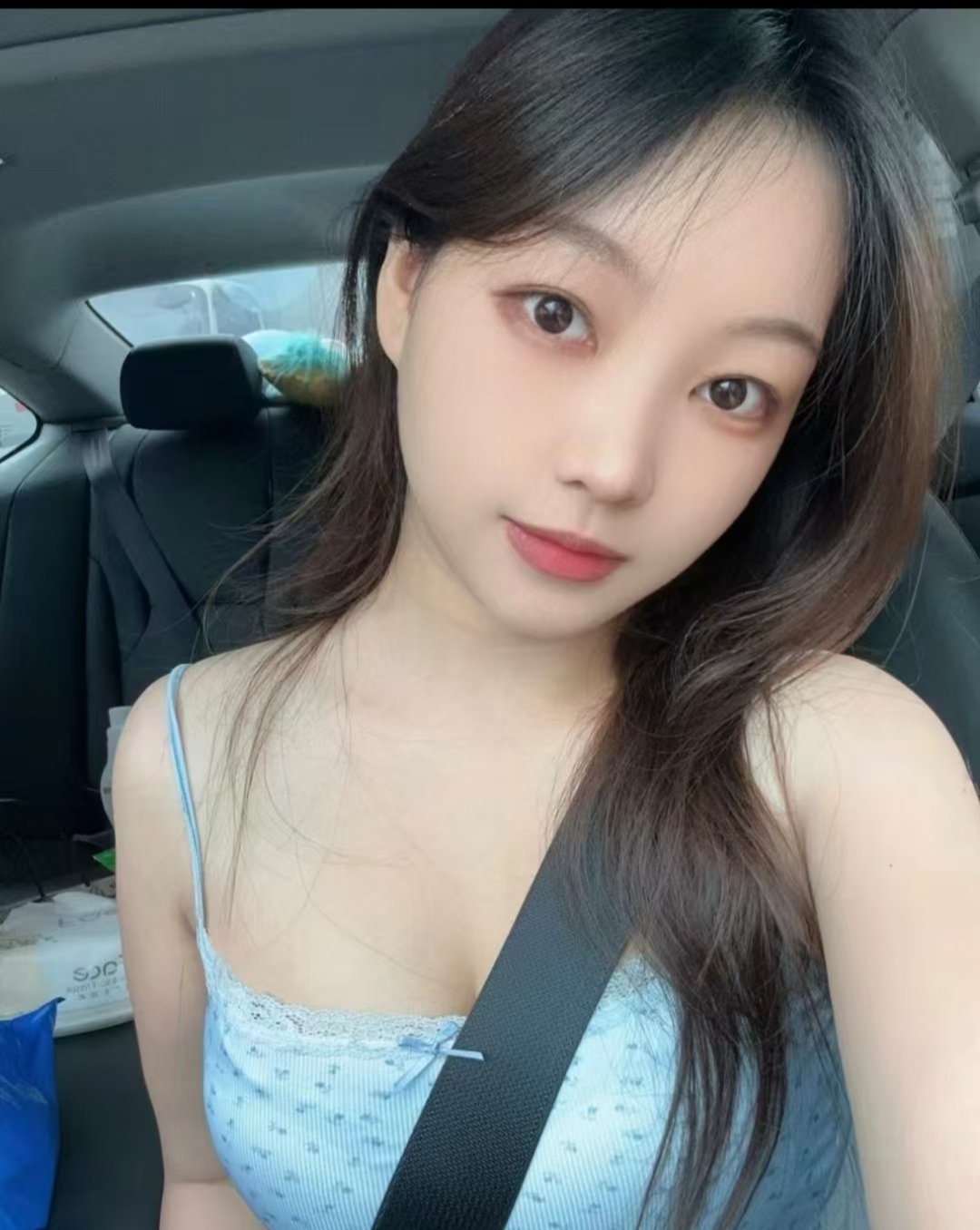 白嫩丰润甜妹元元