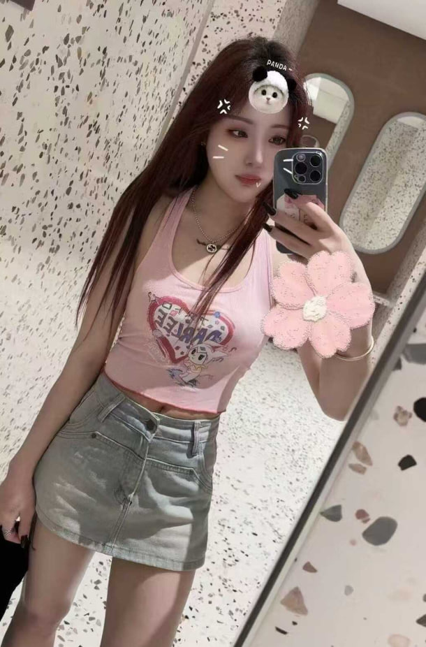 小巧玲珑的美女