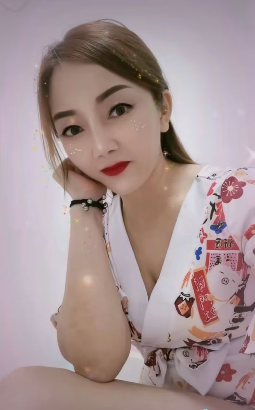 白云性感风情小少妇