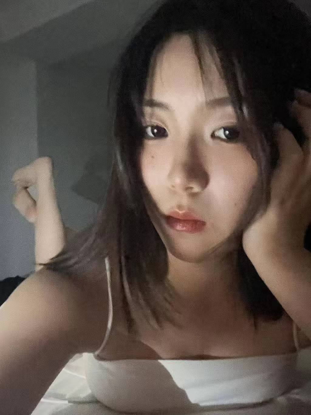 武侯短发小嫩妞宝儿