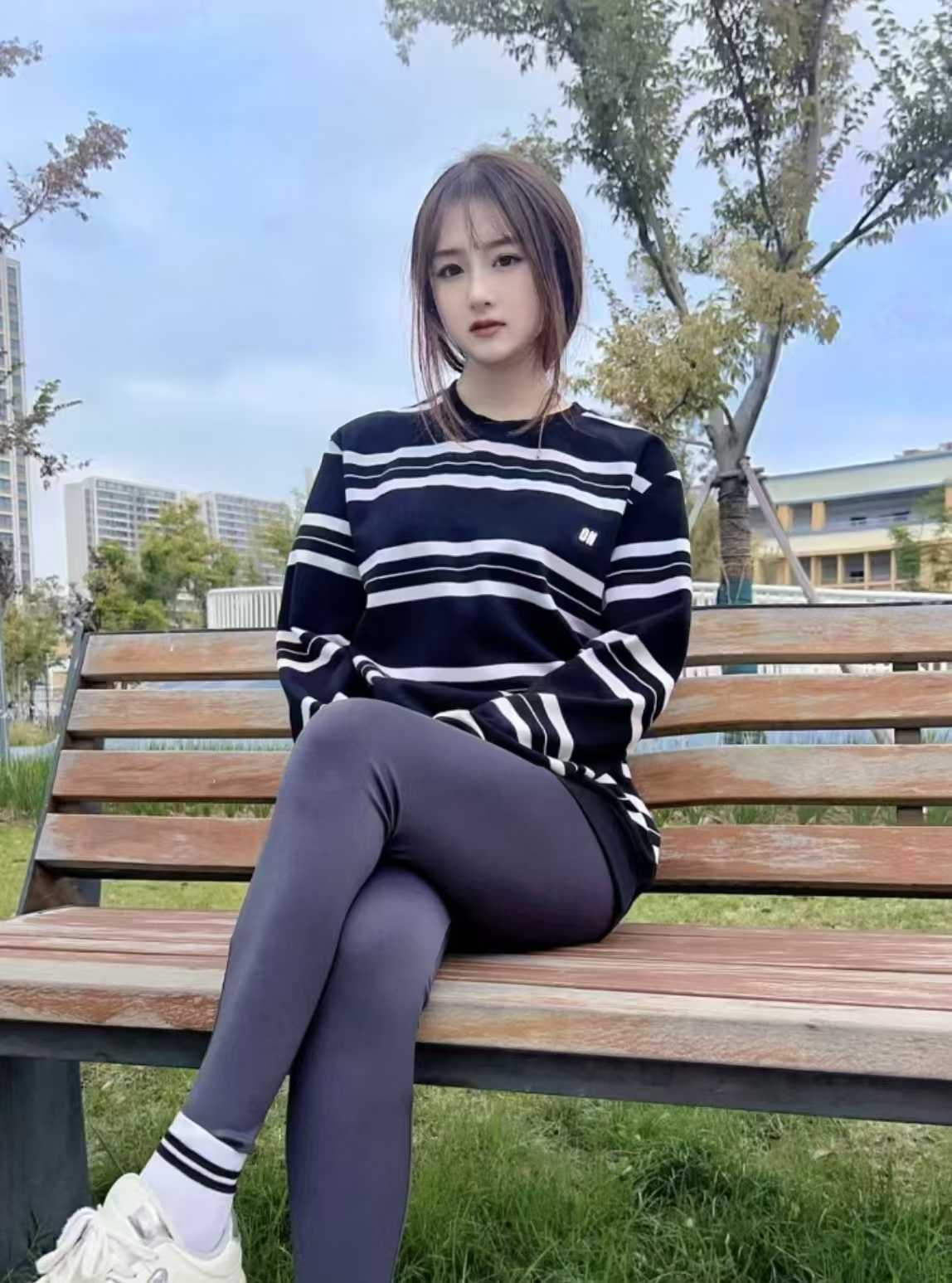 兼职瑜伽裤美妞九月