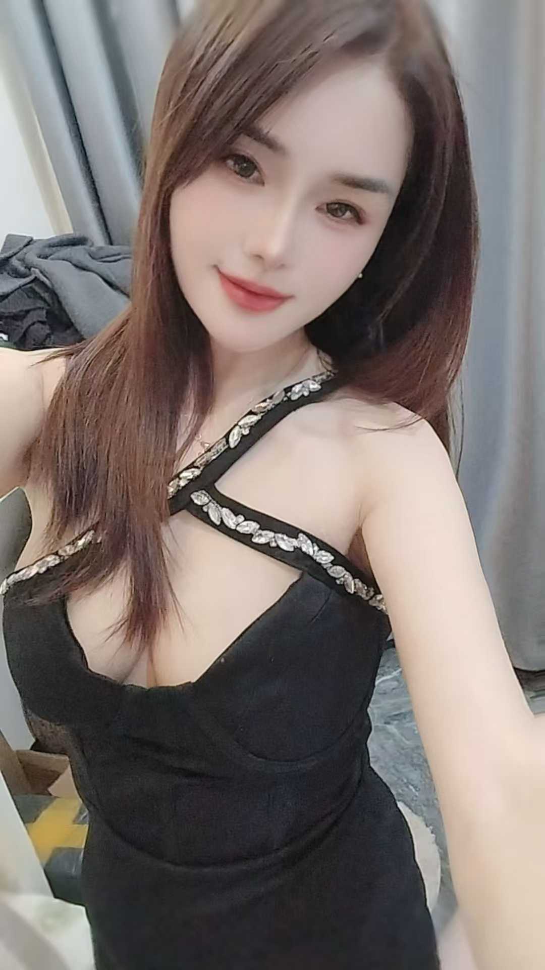 丰满热辣小姐姐金莲