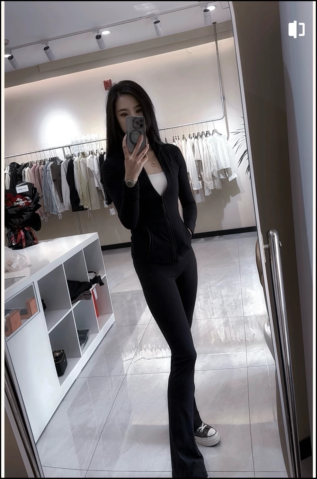 大屁股榨汁小姐姐