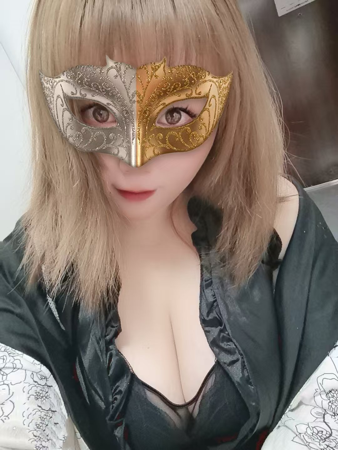 浦江肉感辣妹笑笑