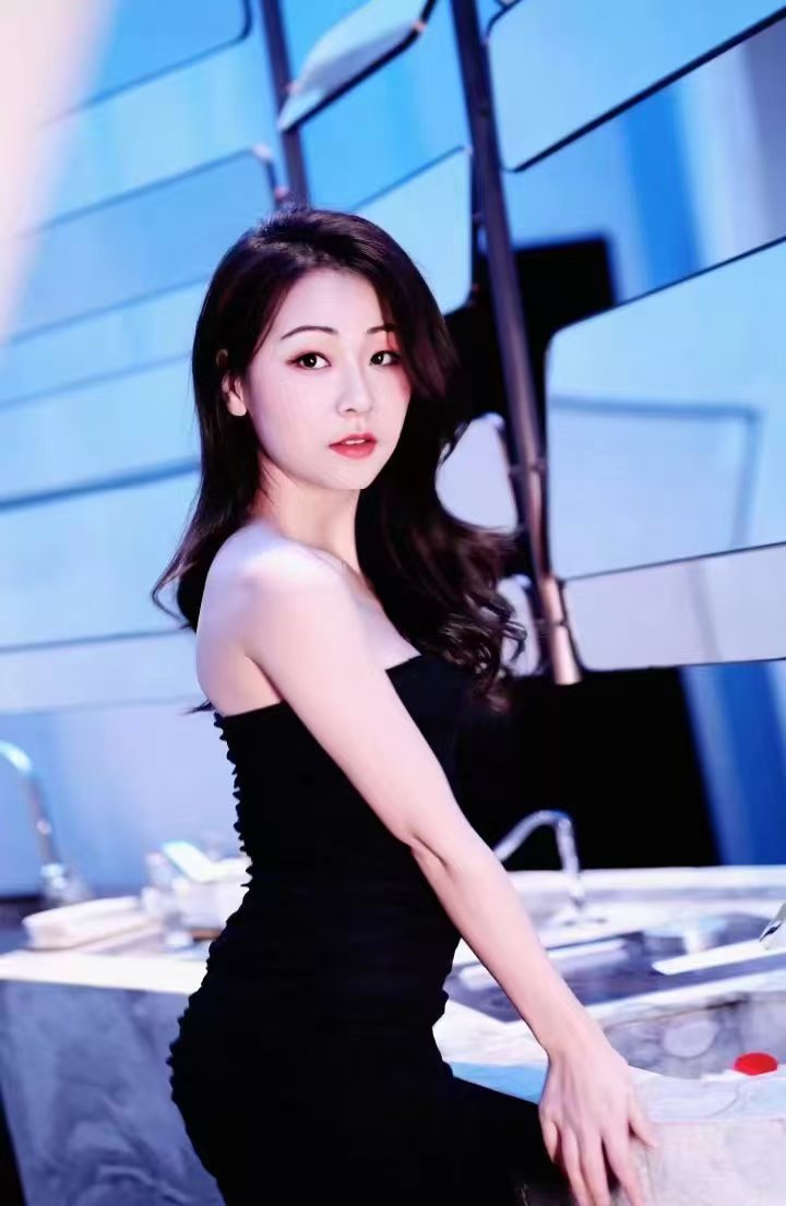 岗顶肉弹辣妹小优