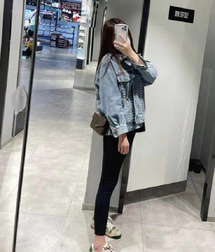 大长腿兼职美少女