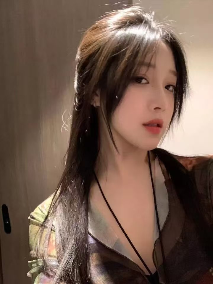 新茶美腿嫩妹林西西