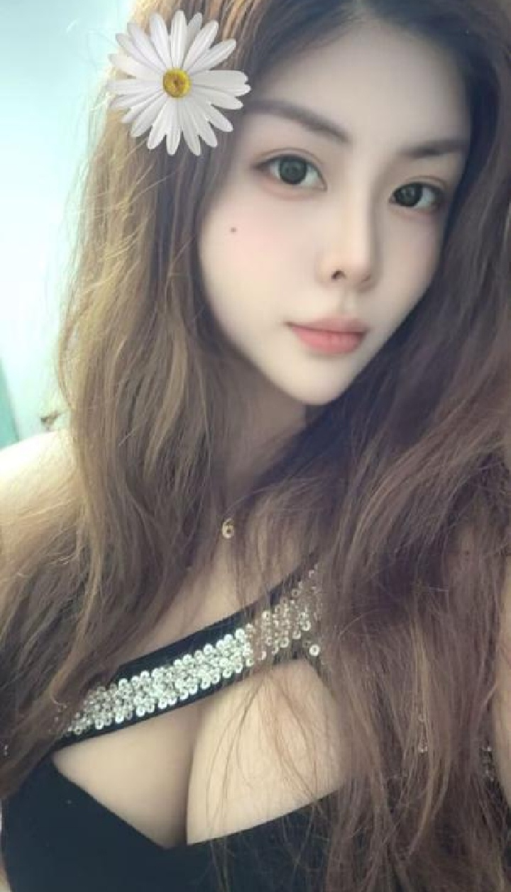 杨浦美腿肉臀辣妹