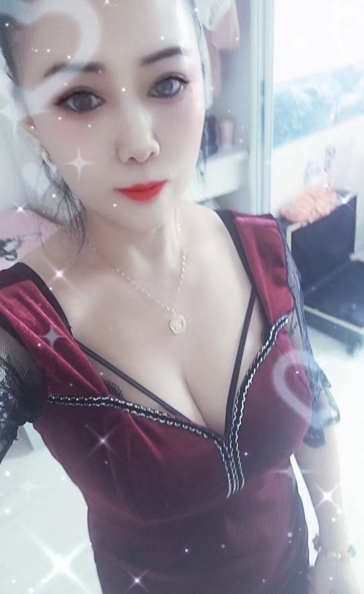 爆乳少妇吉祥宝贝