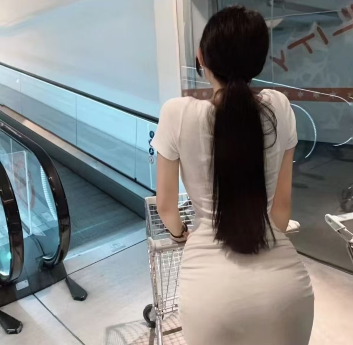 蜀山丰乳肥臀嫩妹然然