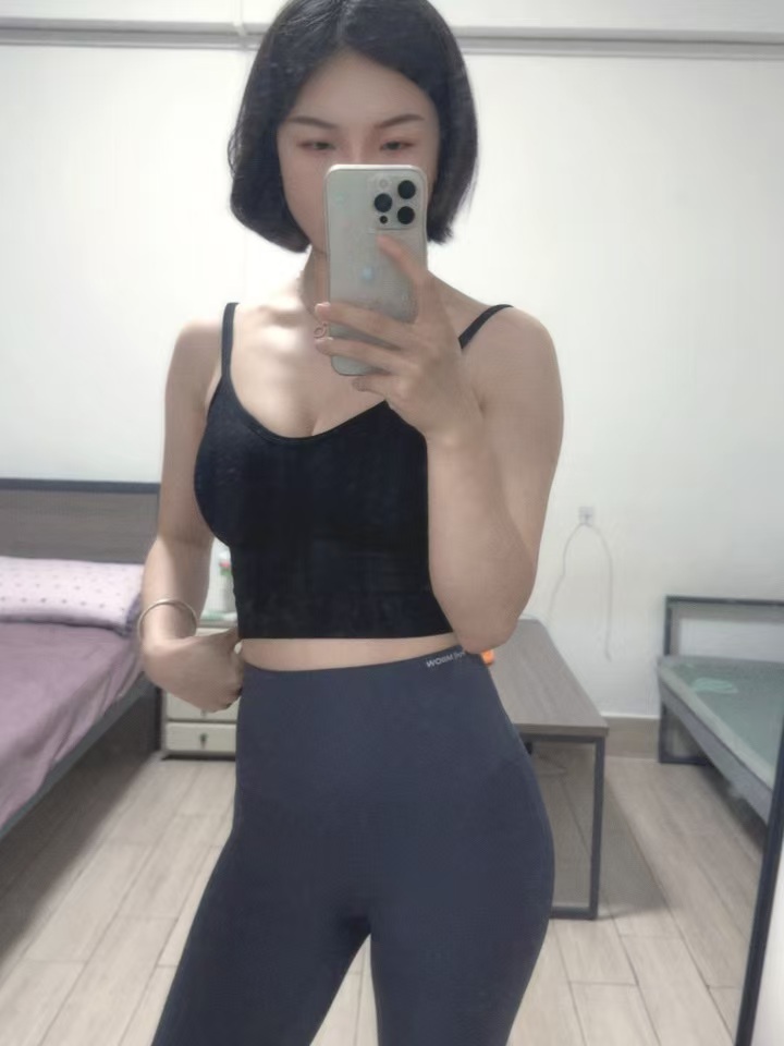 白嫩瑜伽裤土豆妹妹