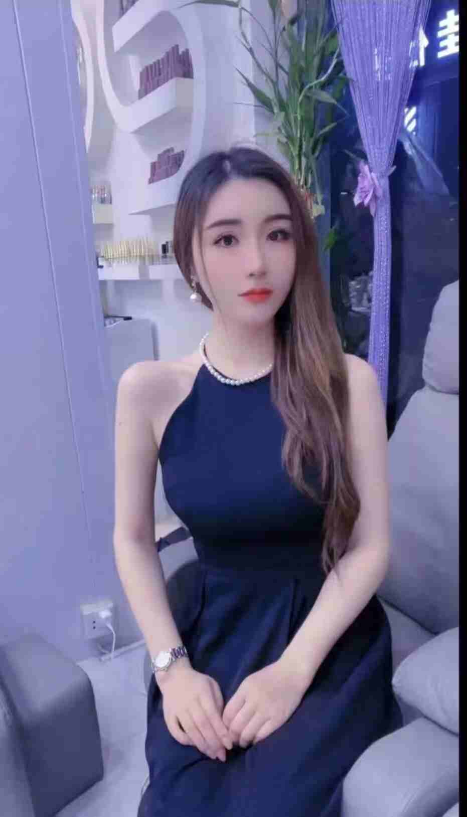 热辣身材美妞小雅