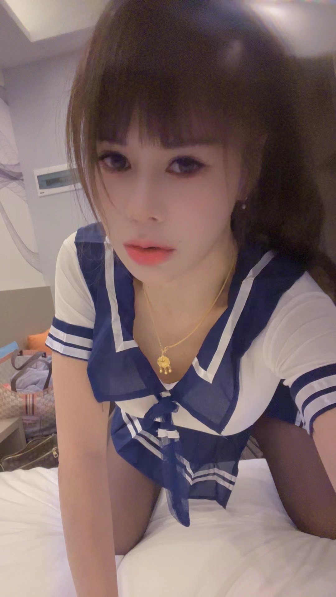 白嫩辣妹百变媚儿