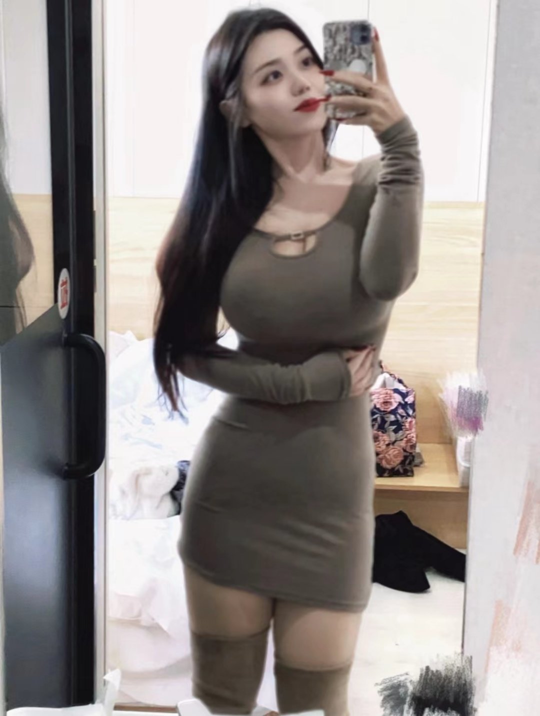 热辣大胸尤物雯雯