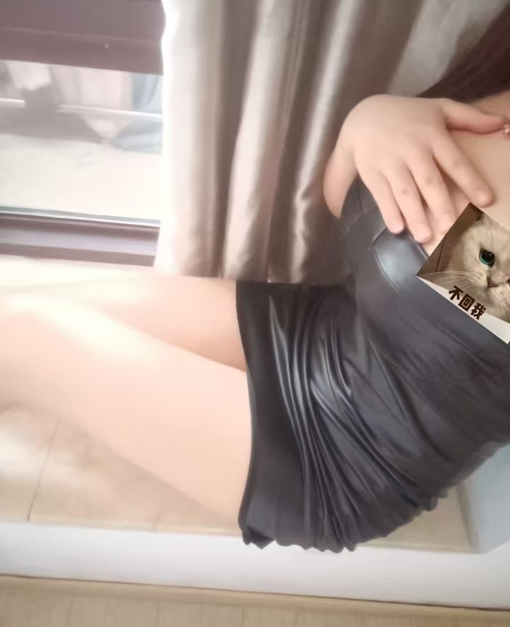 兼职制服嫩妹小妮子