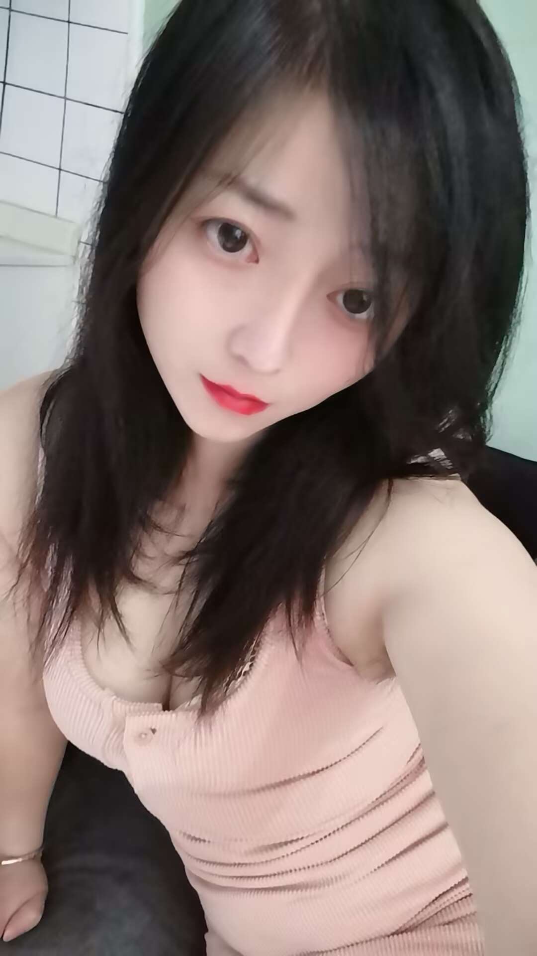 静安三通美乳小少妇