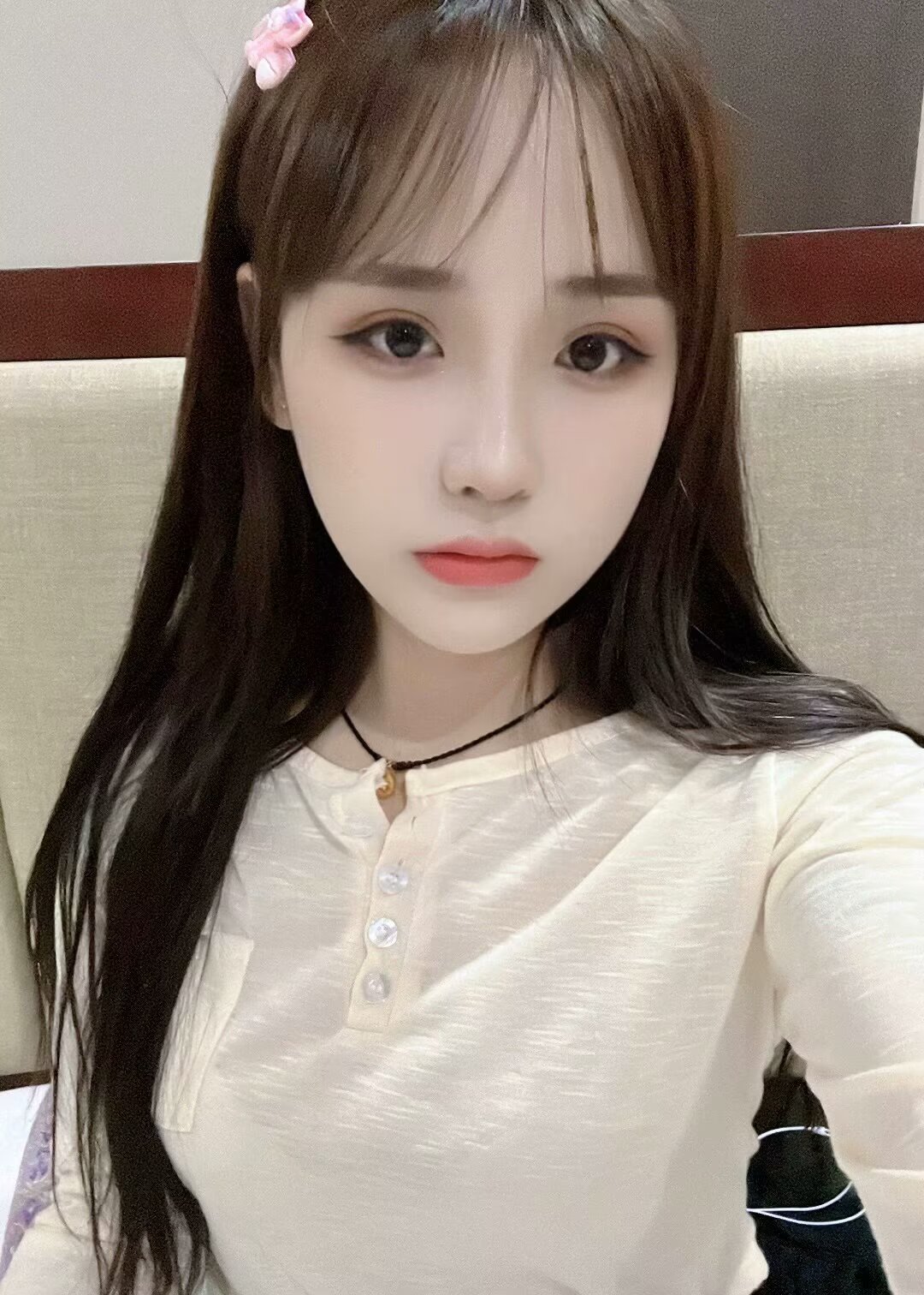 极品大奶妹子 可上门也可去妹子自己租的公寓