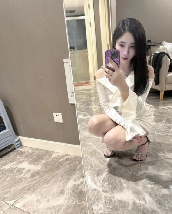 雨花高挑反差御姐