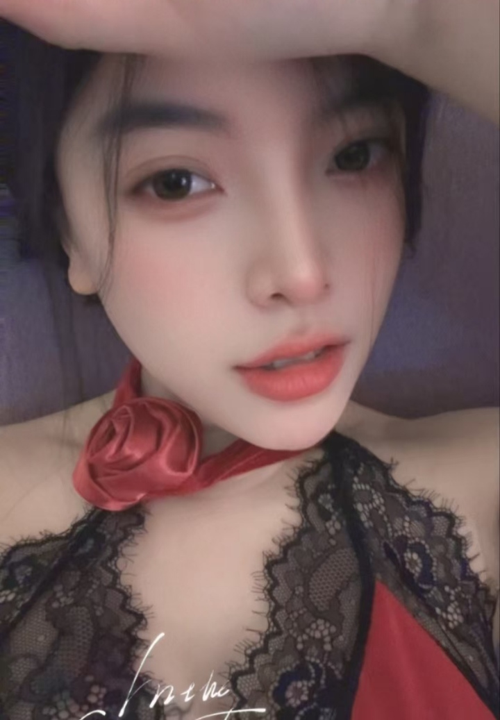 魅惑撩人辣妹笑笑