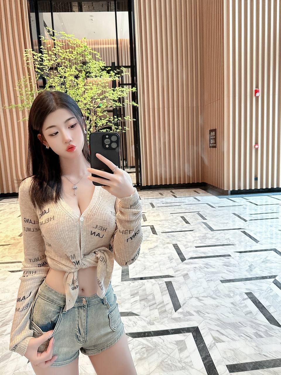 温润水蜜桃一样的姐姐