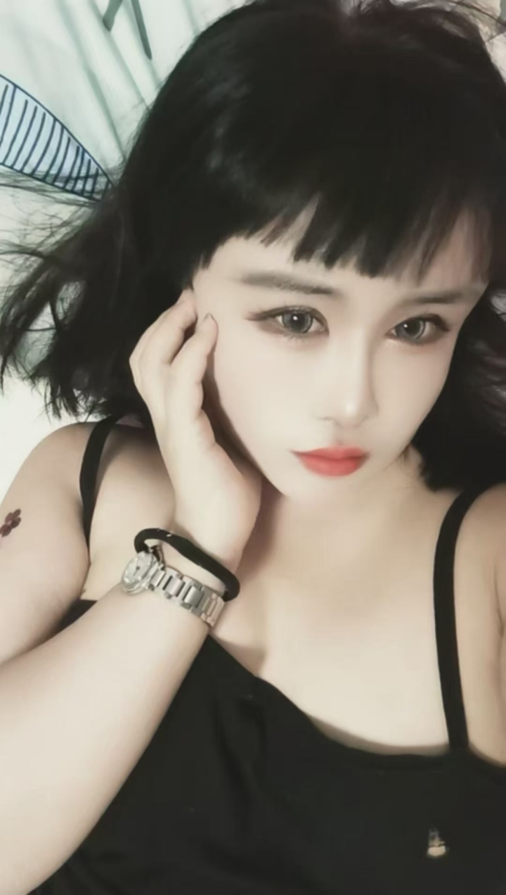 短发御姐爆乳丫丫