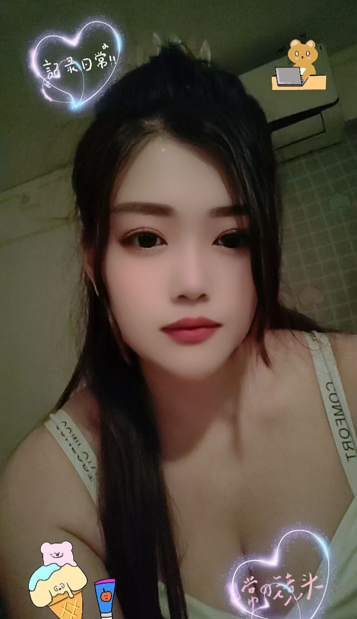 丰满热辣小姐姐宝儿