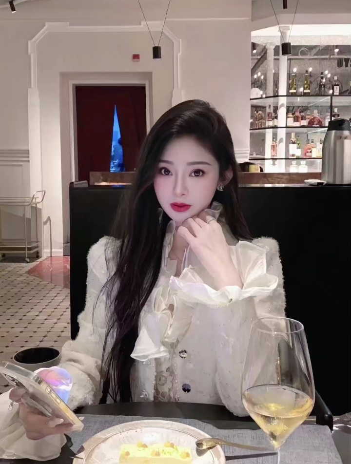 完美身材气质美妞苹果