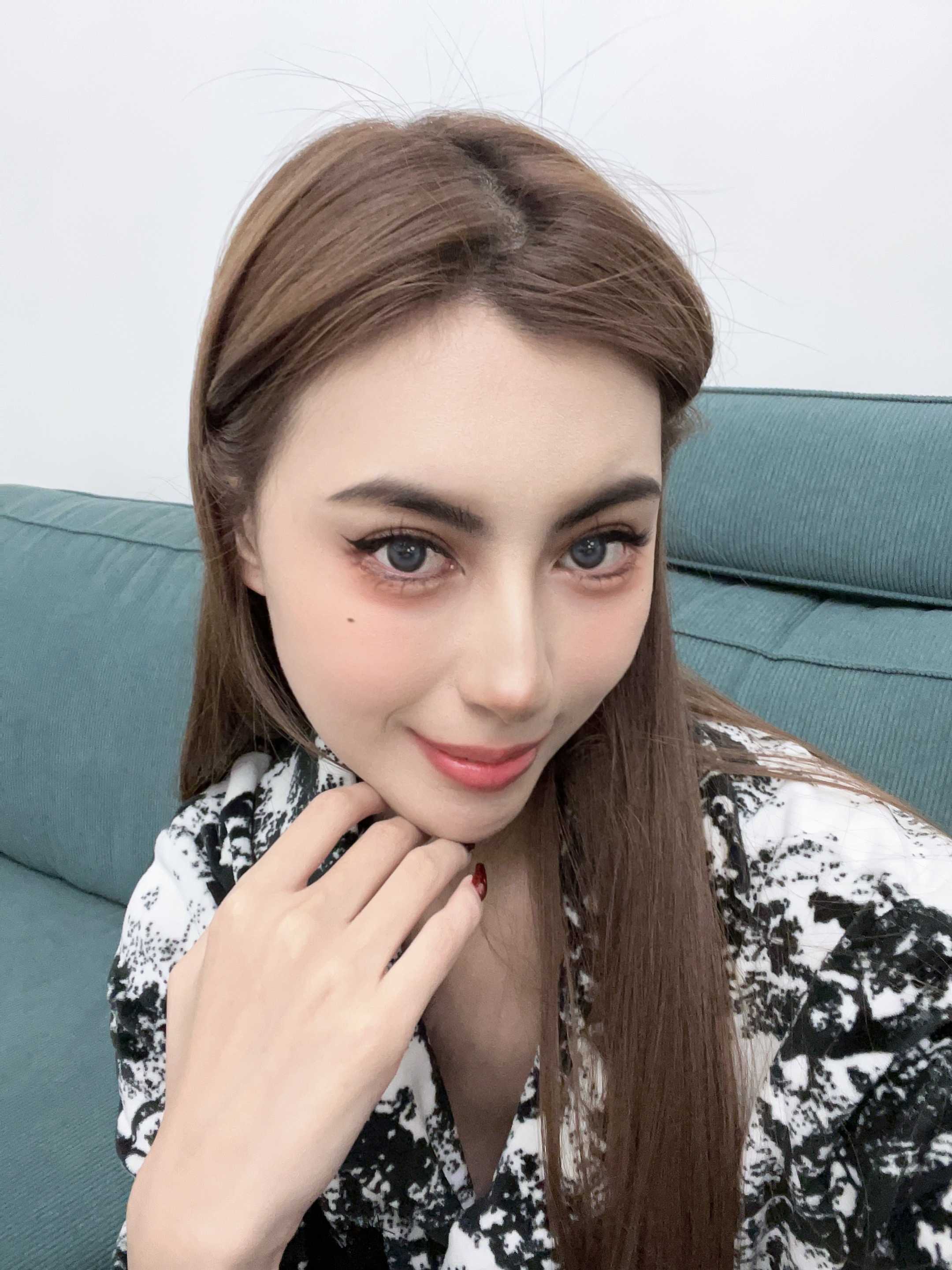 异域风情饭加辣小姐姐