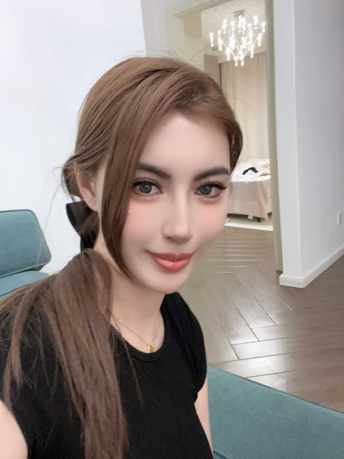 异域风情饭加辣小姐姐