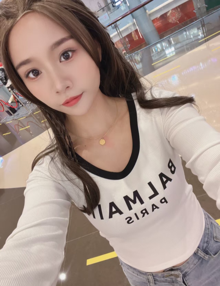 青山白嫩小御姐美嘉