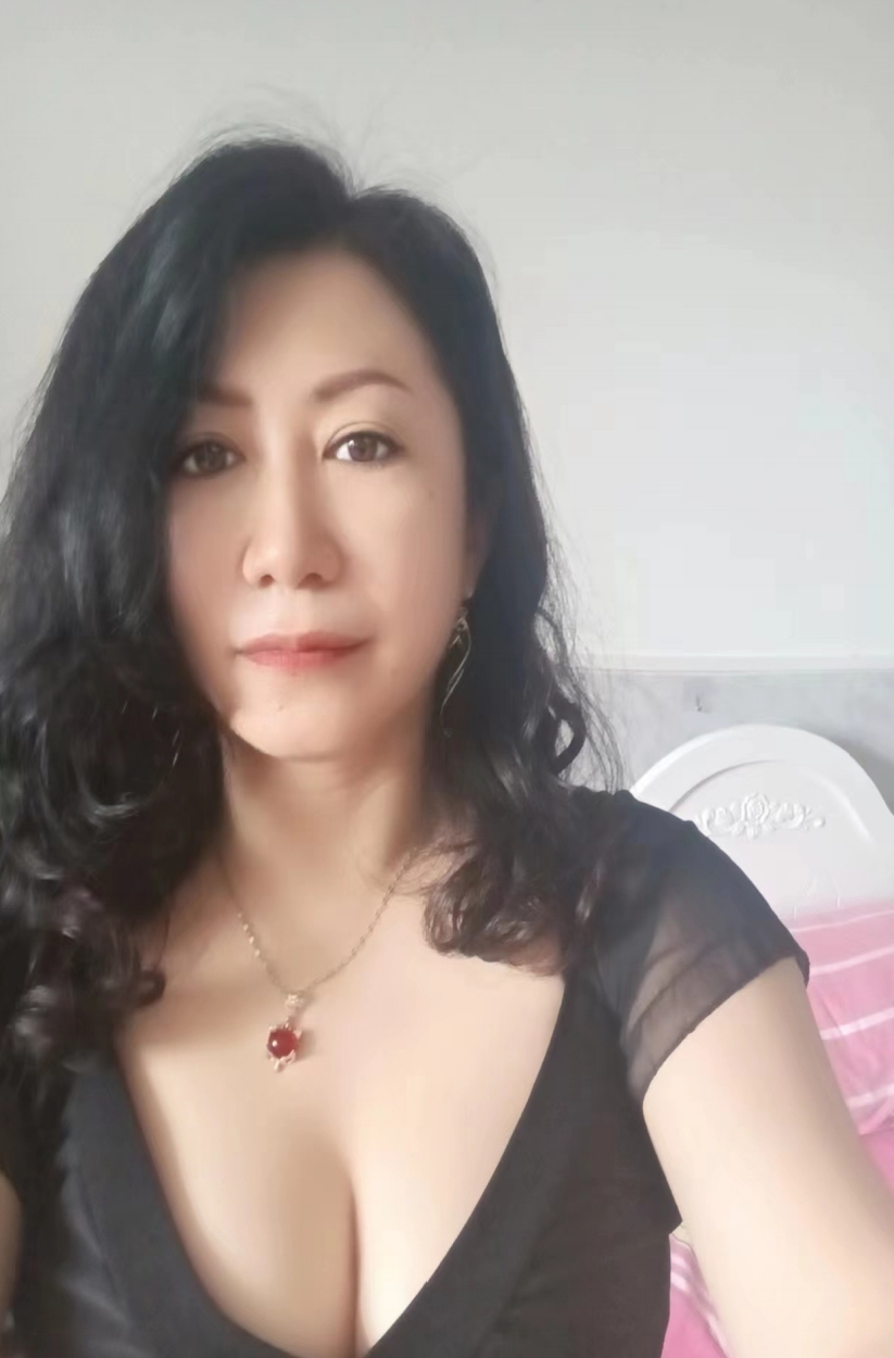 丰满温柔轻熟女莹莹