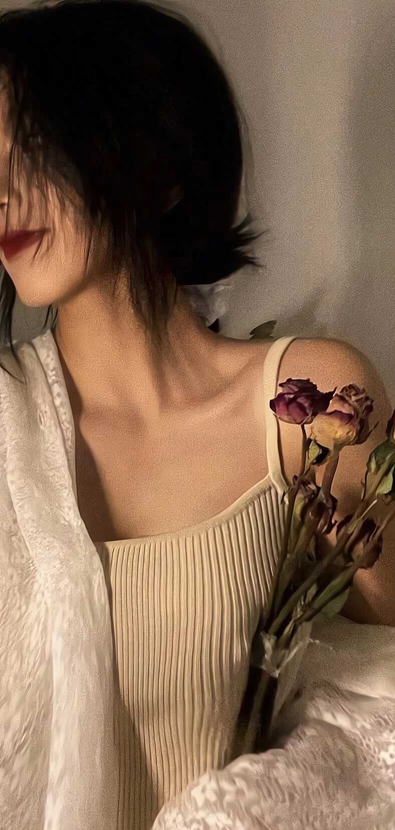 气质短发御姐小雪