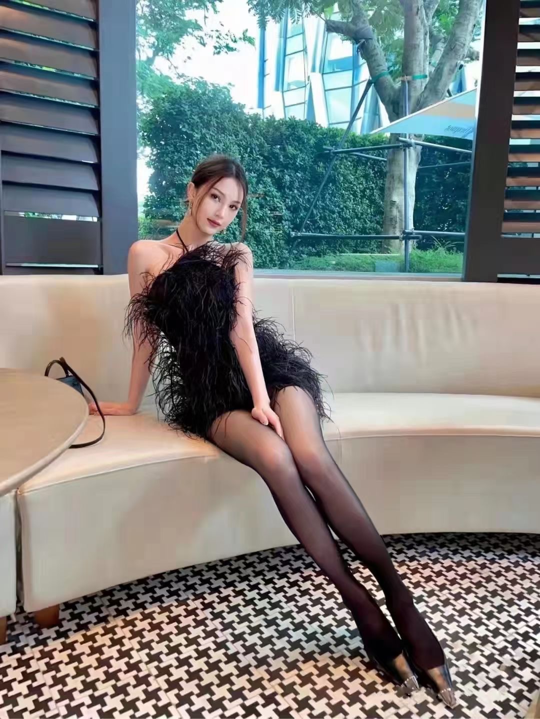 尤物luna小雅酷似天海翼