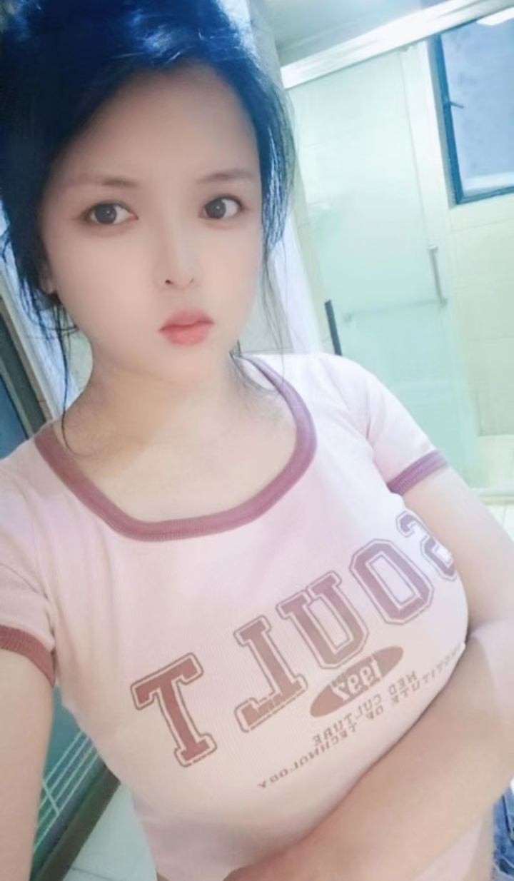 丰满热辣小艾同学