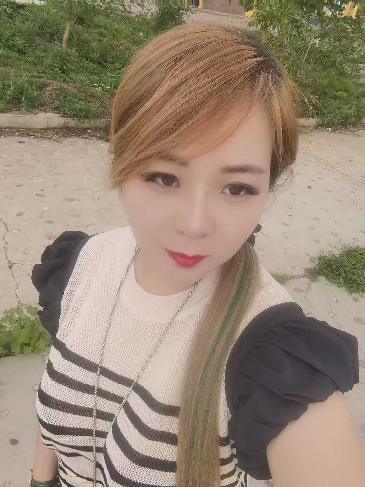 丰满紧致美少妇吖吖