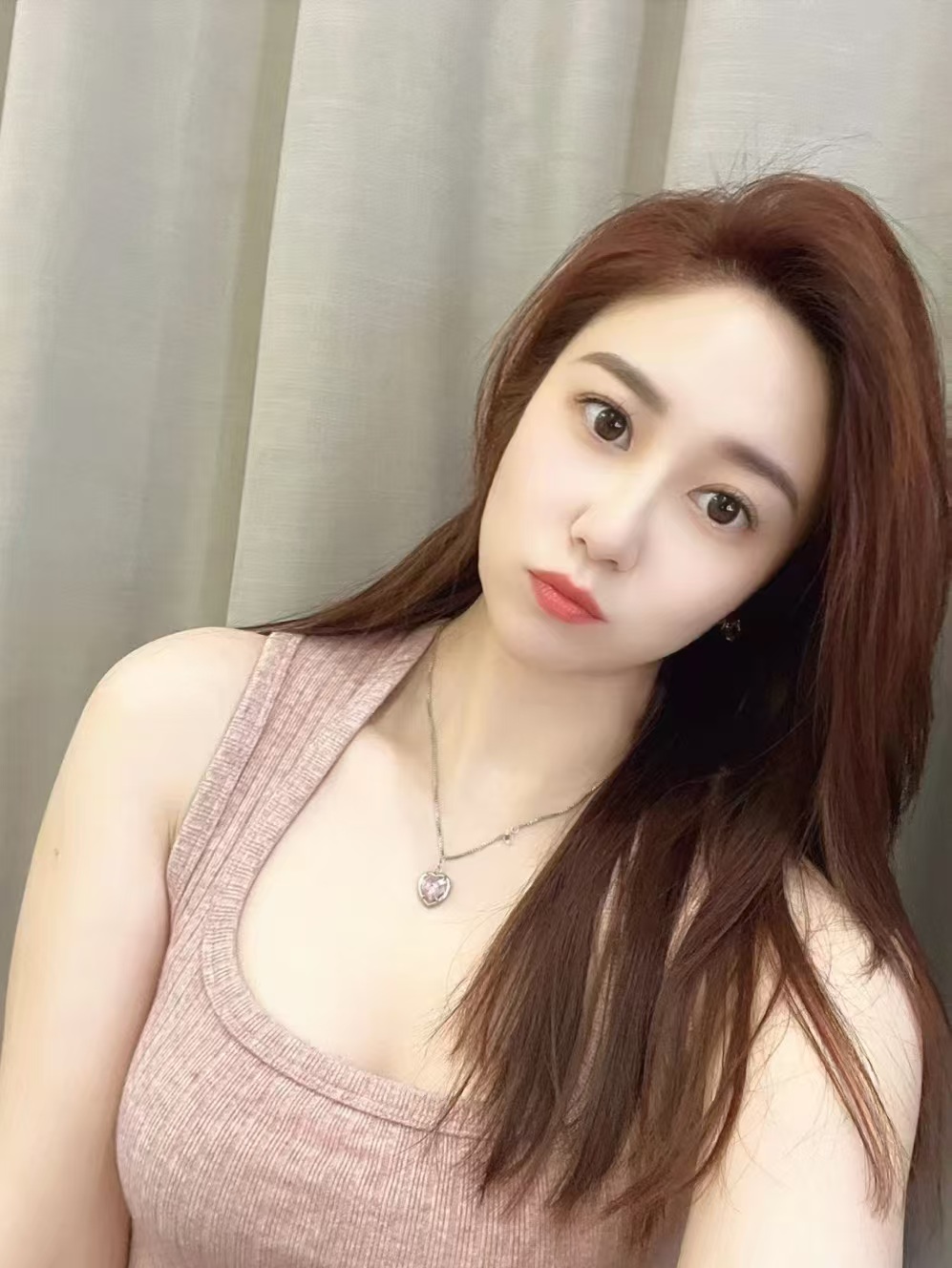 白嫩丰满极品美妞娜娜