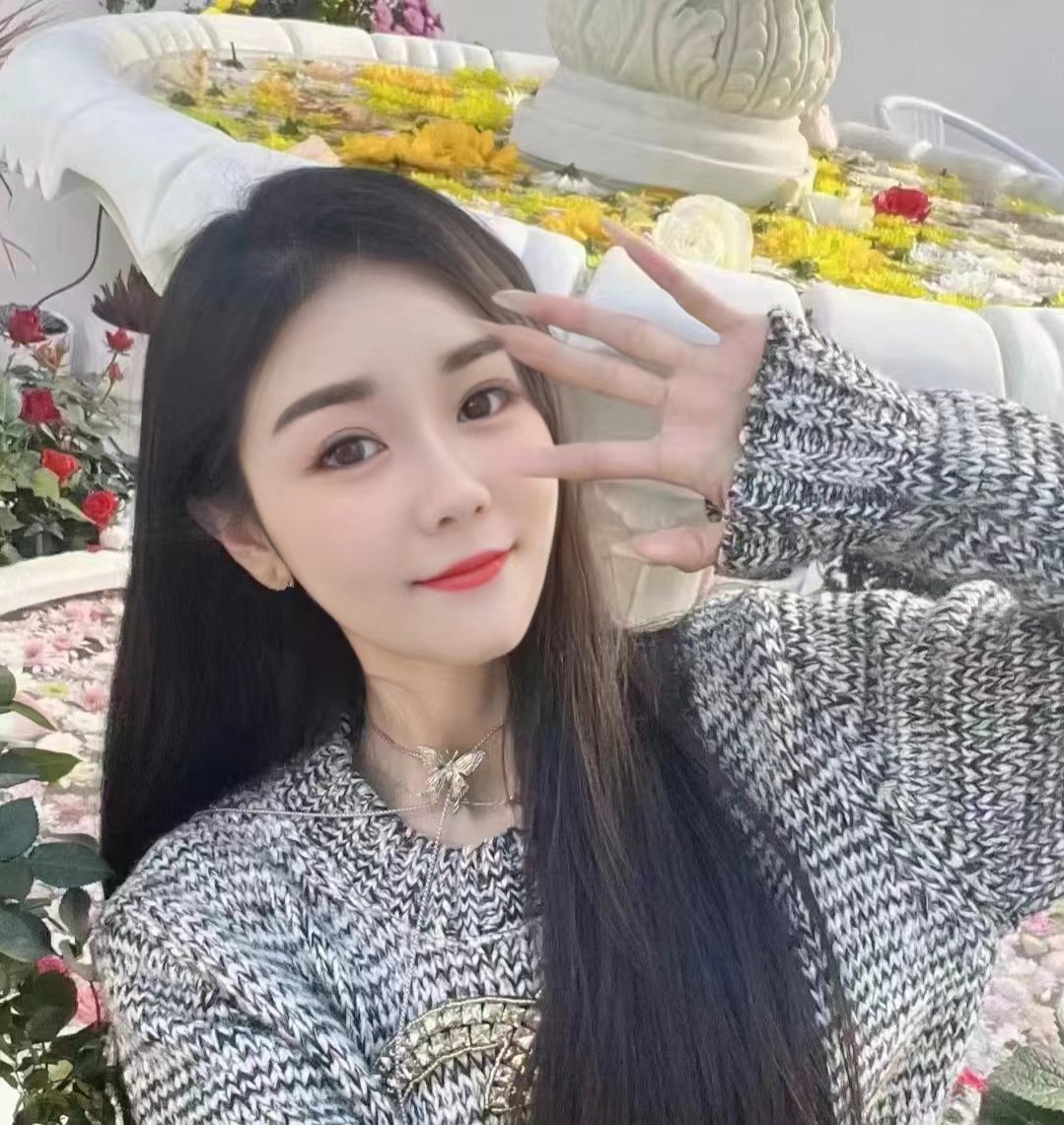 服务系腿模依依